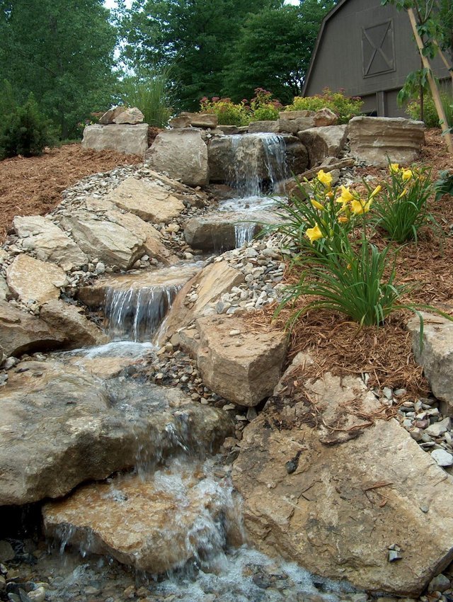 Waterfall with natural rock: Backyard water feature